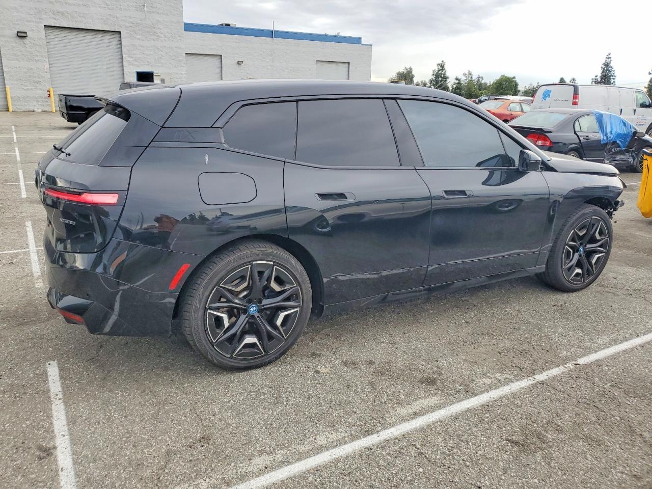 2024 BMW Ix xDrive50 - zdjęcie 3