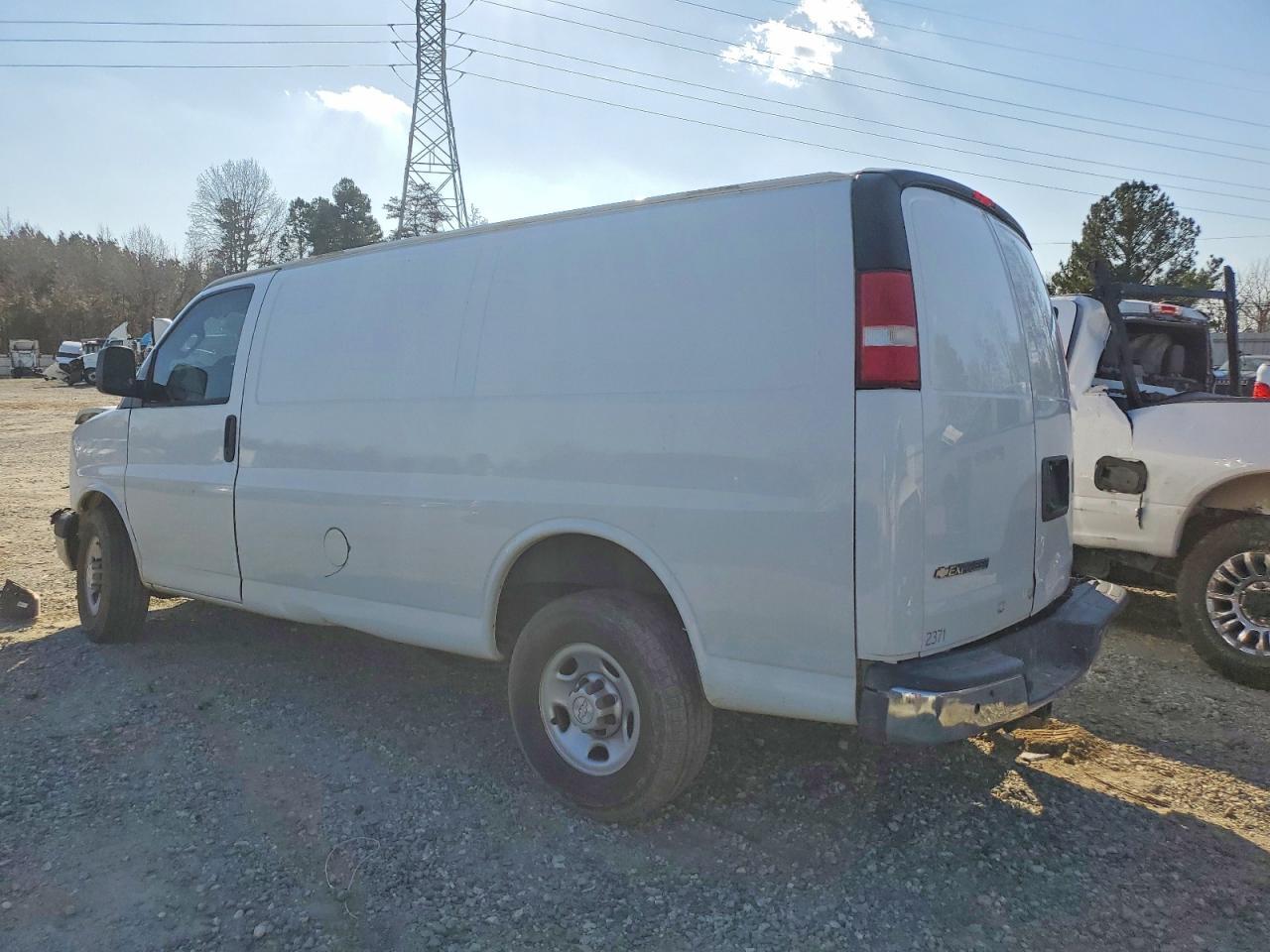 2018 Chevrolet Express G2500 - zdjęcie 2