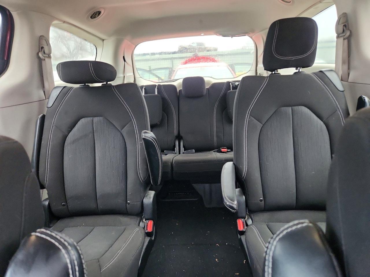 2022 Chrysler Voyager Lx - zdjęcie 10