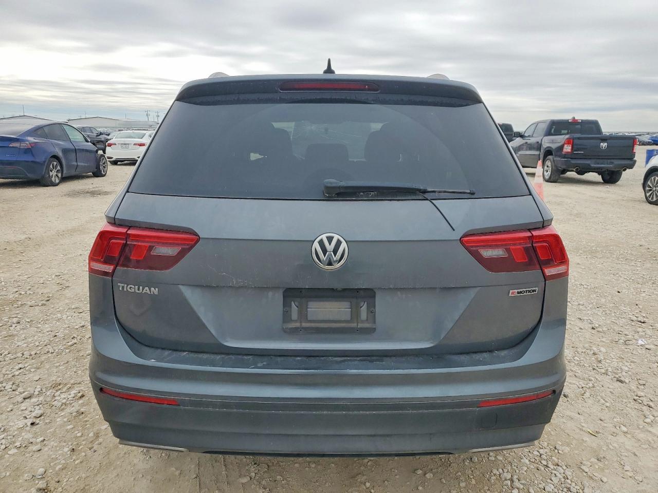 2020 Volkswagen Tiguan S - zdjęcie 6