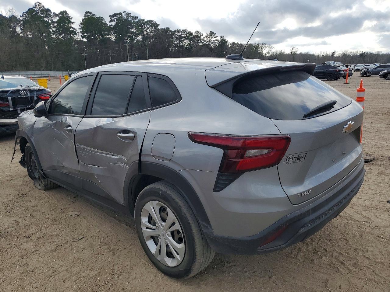 2024 Chevrolet Trax Ls - zdjęcie 2