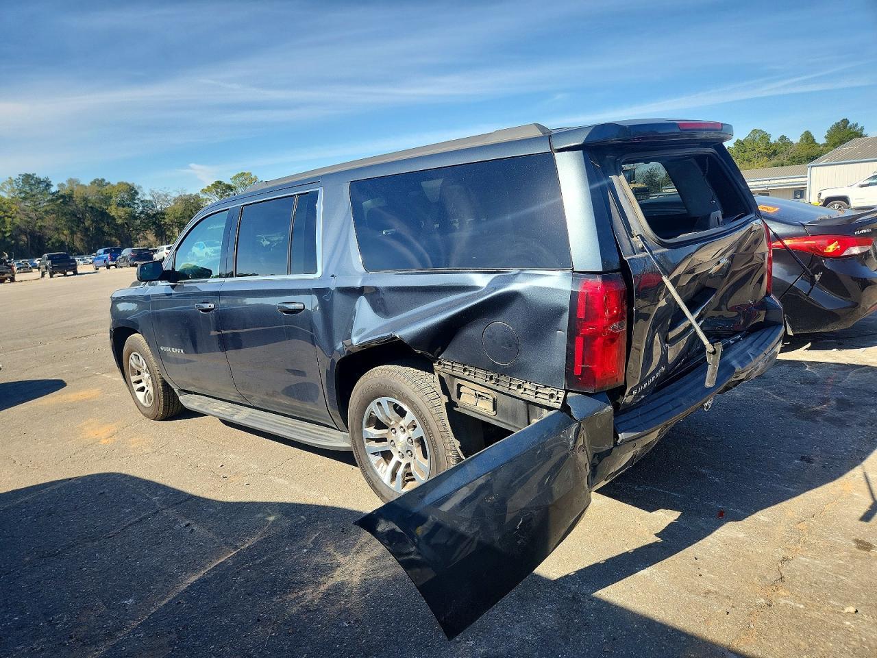 2019 Chevrolet Suburban K1500 Ls - zdjęcie 2
