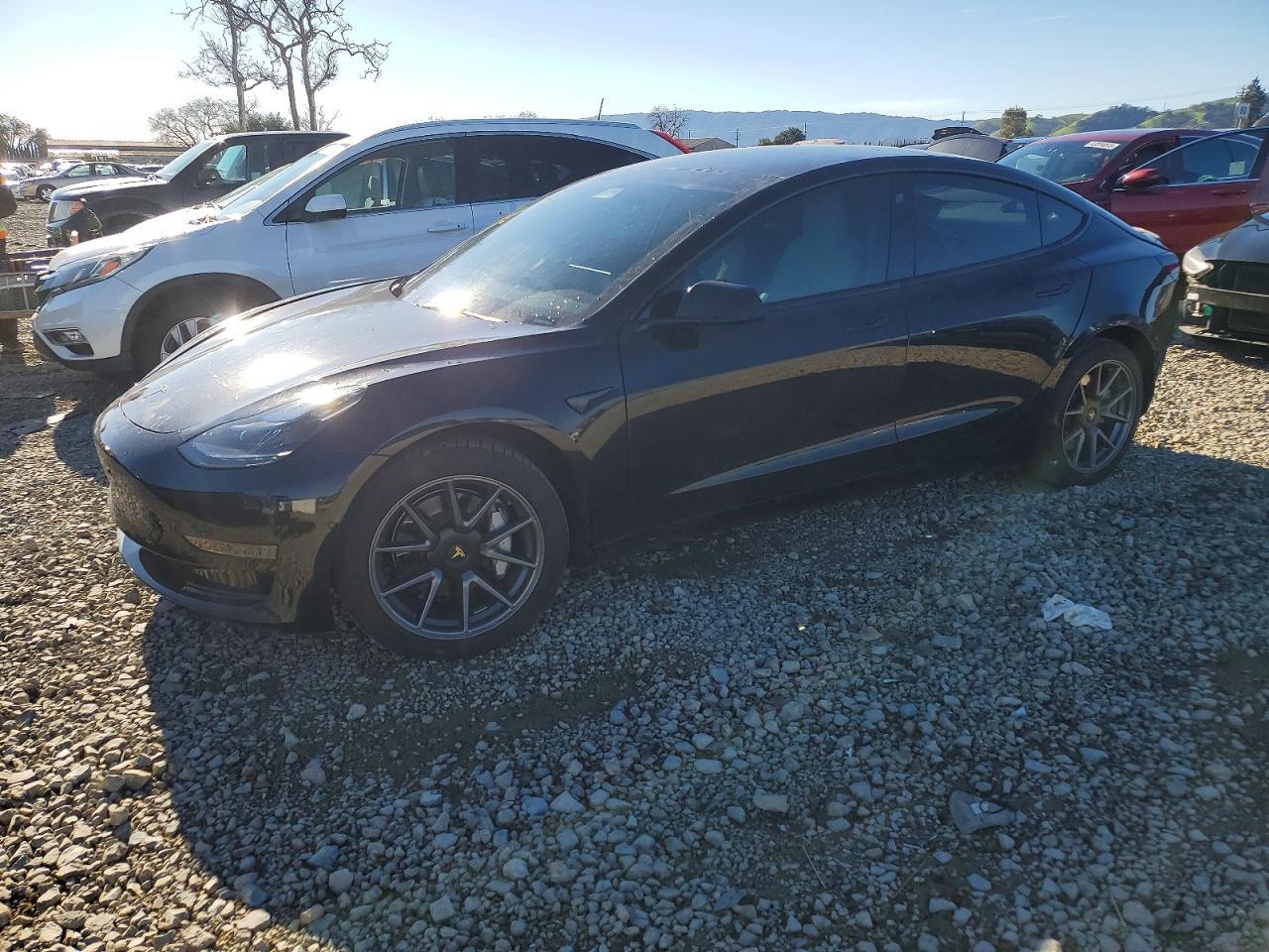 2022 Tesla Model 3 - zdjęcie główne