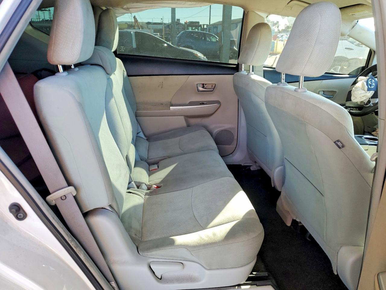 2014 Toyota Prius V - zdjęcie 11