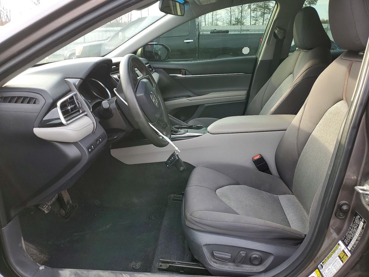 2018 Toyota Camry Le - zdjęcie 7