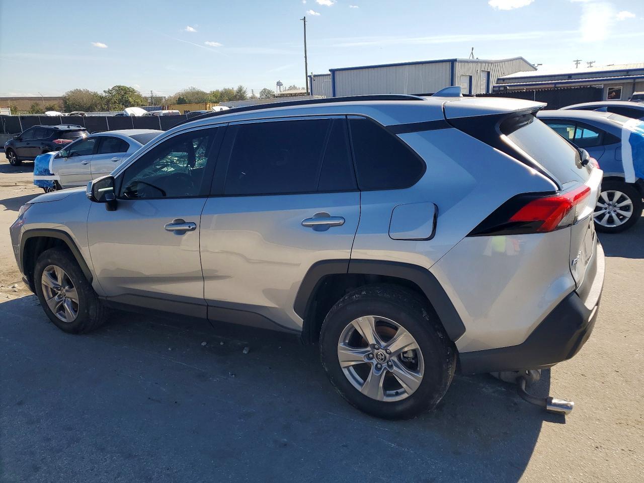 2024 Toyota Rav4 Xle - zdjęcie 2