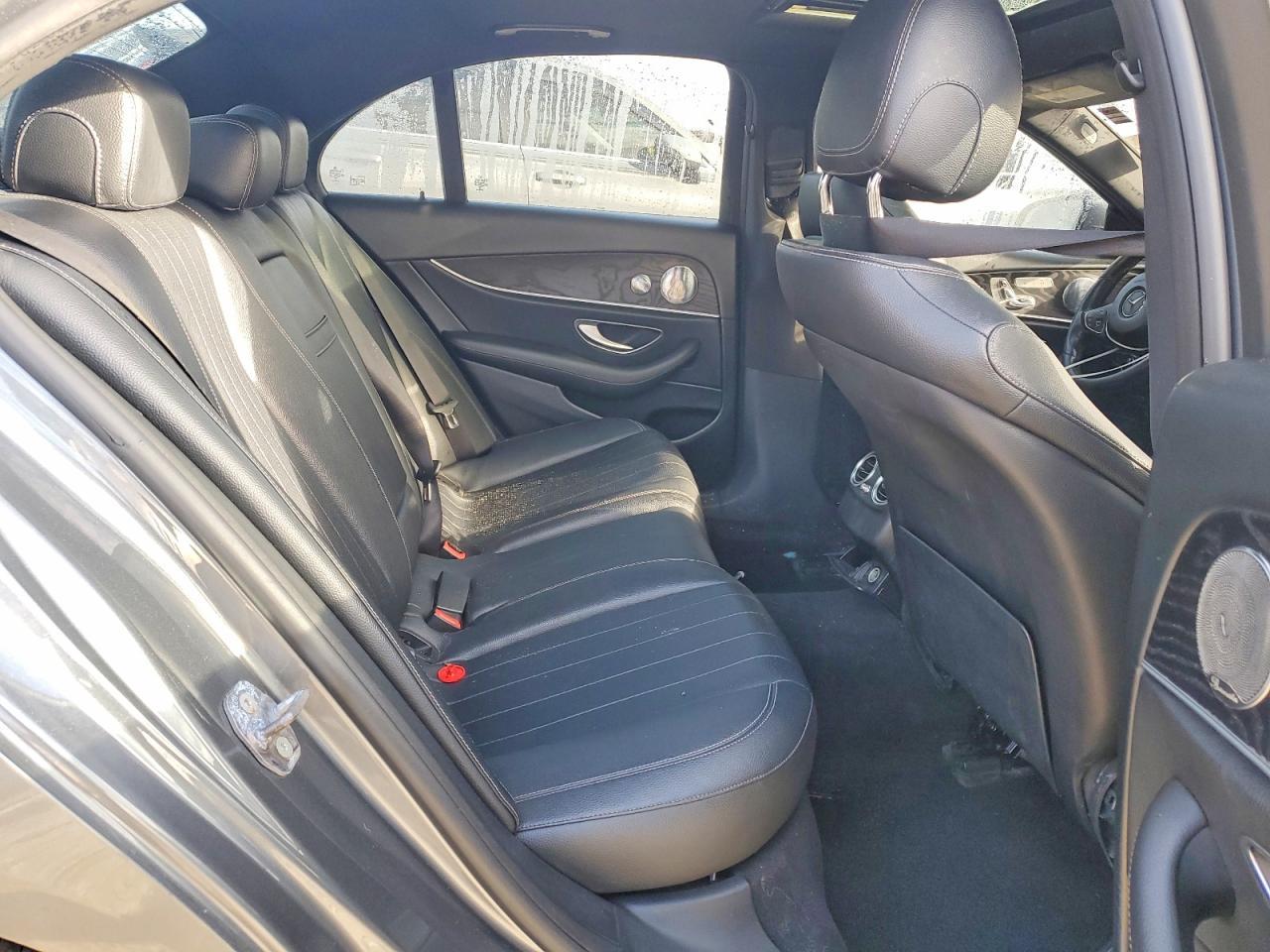 2017 Mercedes-Benz E 300 4Matic - zdjęcie 10