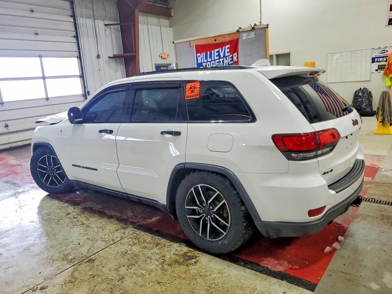 2021 Jeep Grand Cherokee Trailhawk - zdjęcie 2