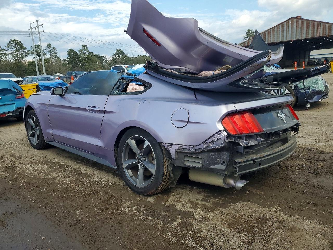 2015 Ford Mustang - zdjęcie 2