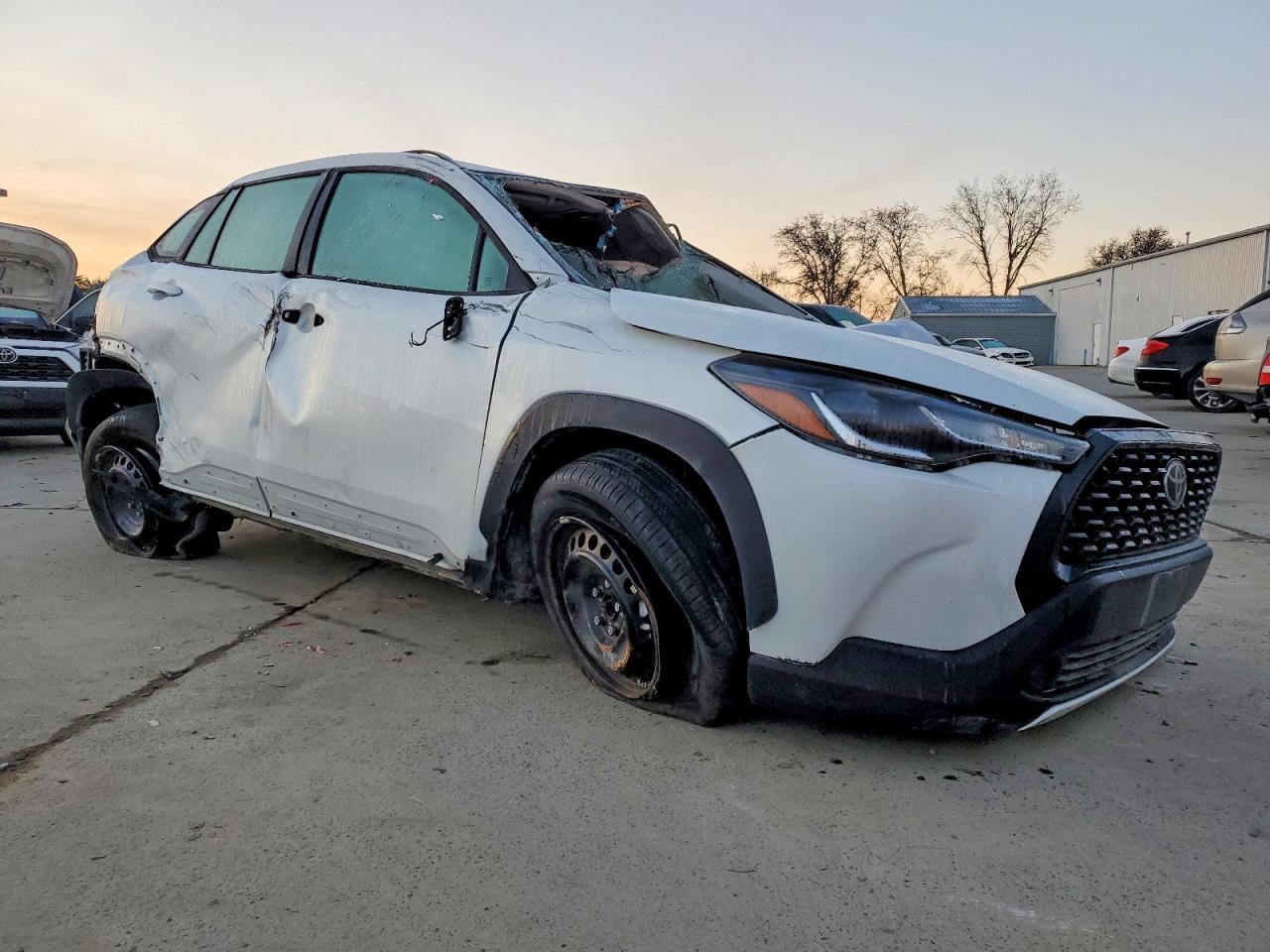 2024 Toyota Corolla Cross L - zdjęcie 4