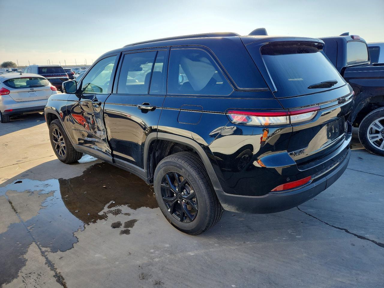 2025 Jeep Grand Cherokee Laredo - zdjęcie 2