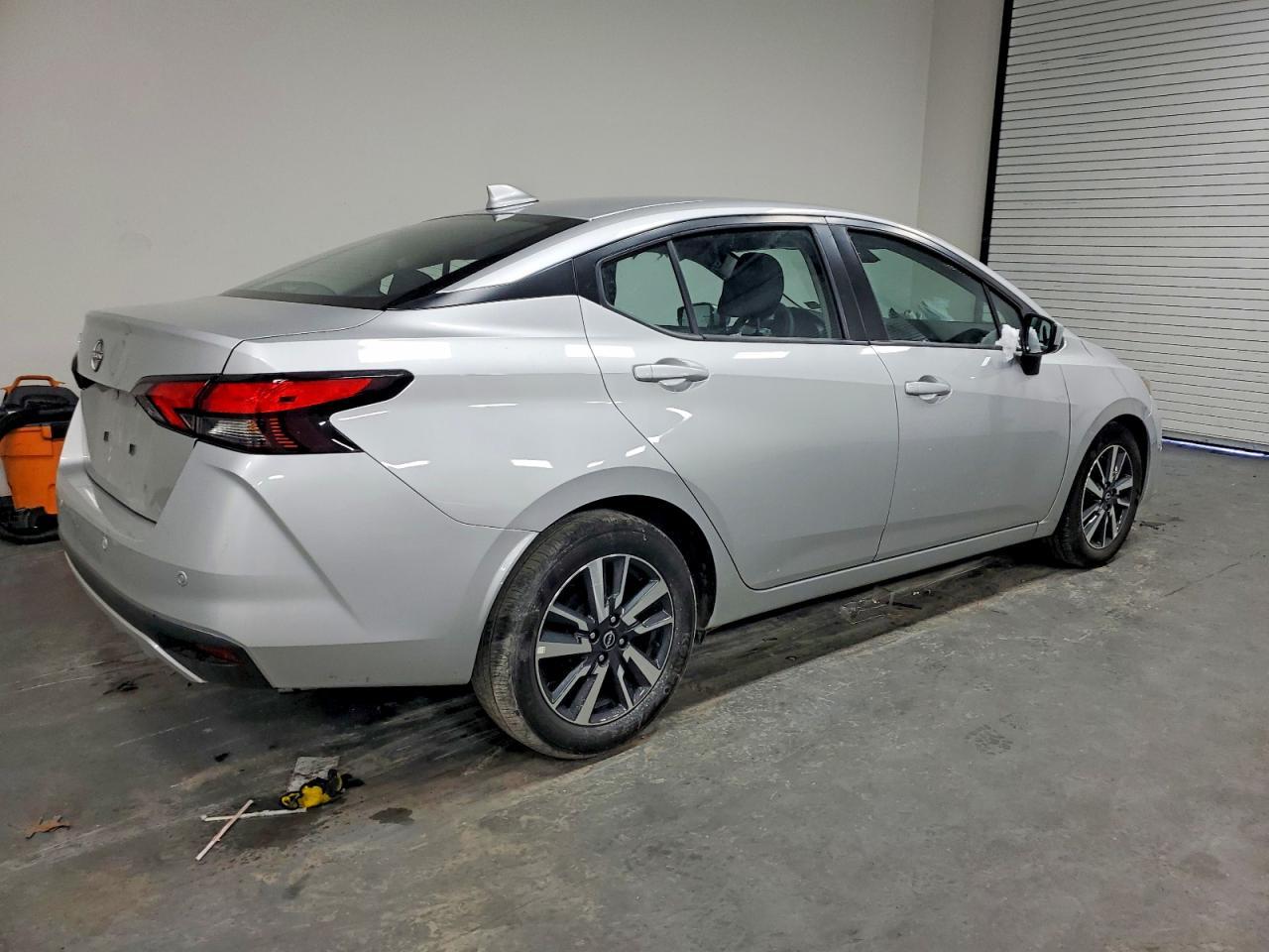 2025 Nissan Versa Sv - zdjęcie 3