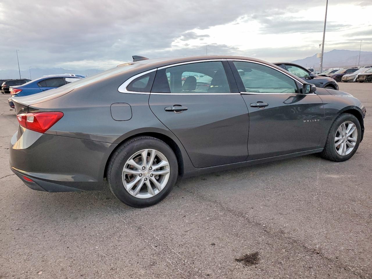 2017 Chevrolet Malibu Lt - zdjęcie 3