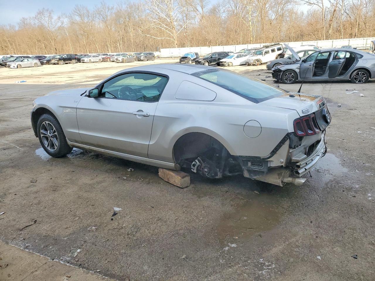 2014 Ford Mustang - zdjęcie 2