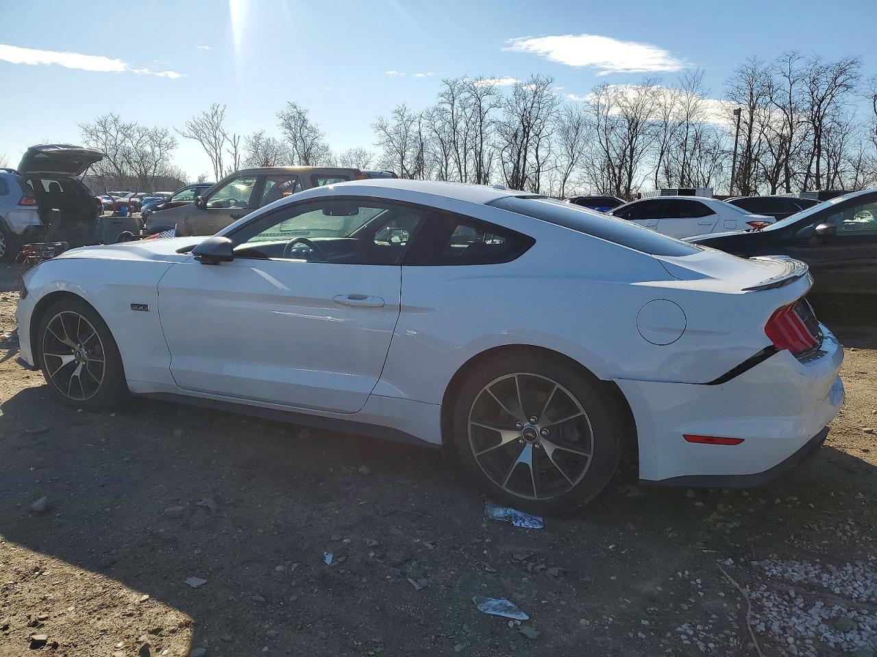 2020 Ford Mustang - zdjęcie 2