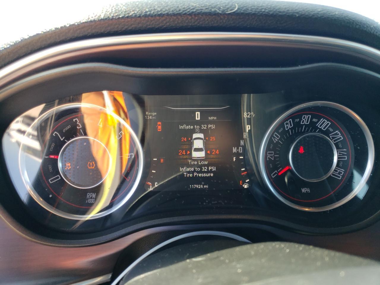 2015 Dodge Challenger Sxt - zdjęcie 9