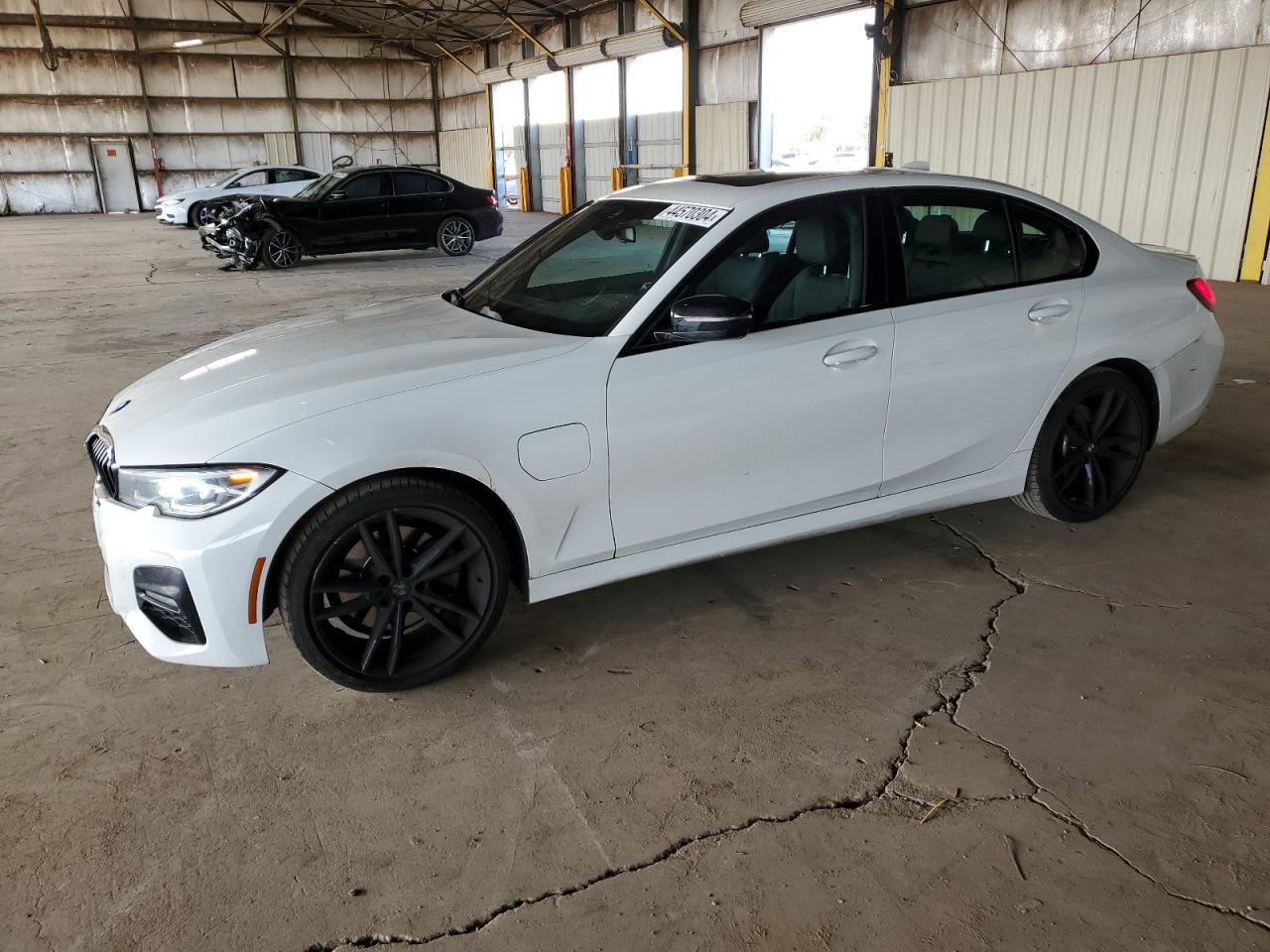 2021 BMW 330E - zdjęcie główne