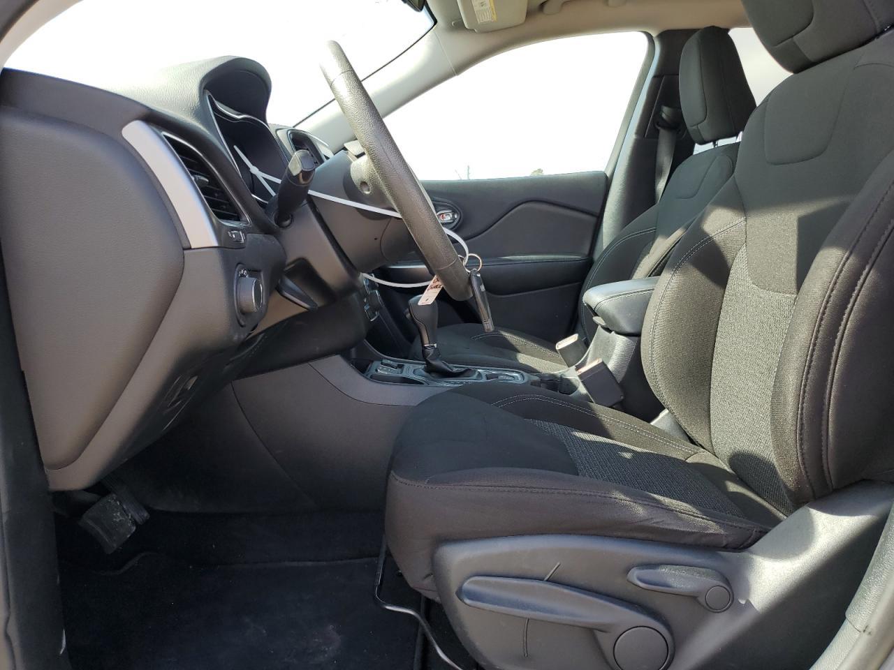 2020 Jeep Cherokee Latitude - zdjęcie 7