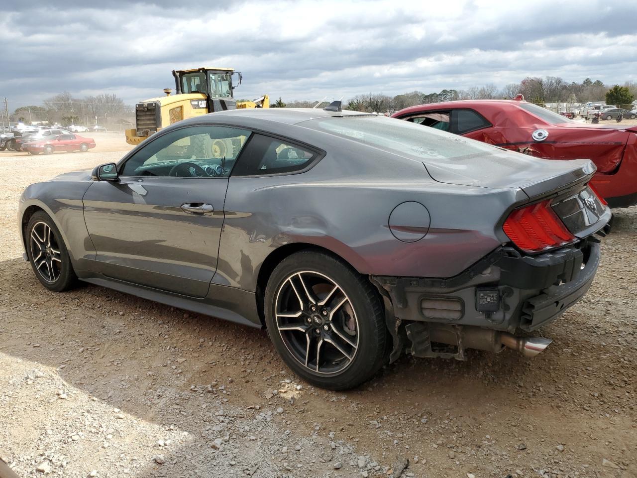 2021 Ford Mustang - zdjęcie 2