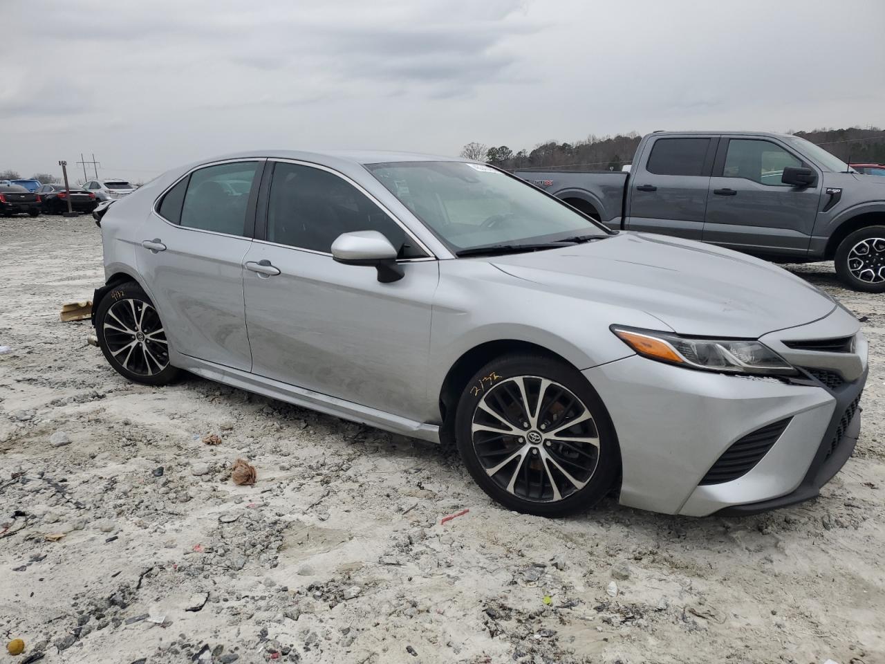 2020 Toyota Camry Se - zdjęcie 4