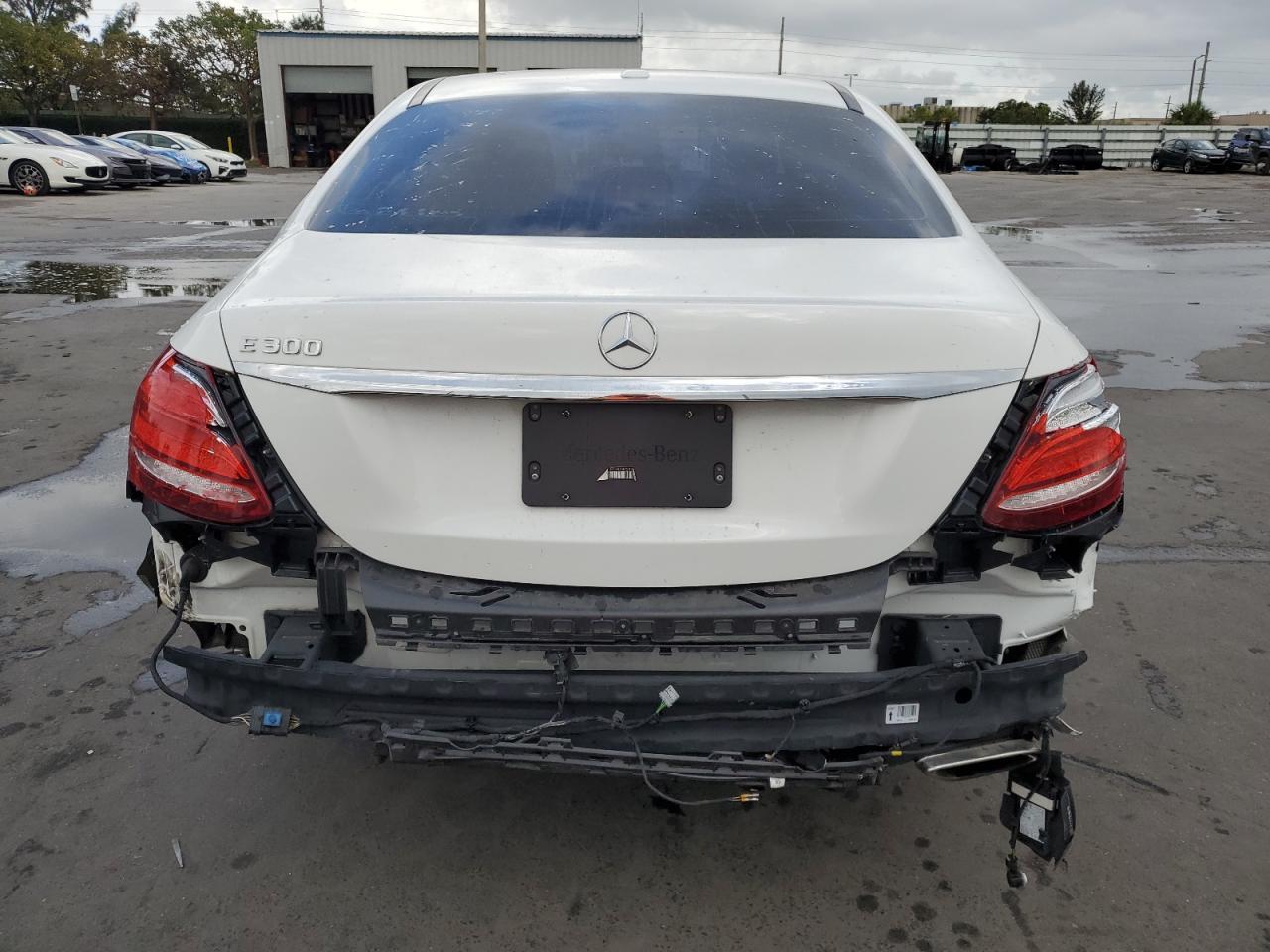 2017 Mercedes-Benz E 300 - zdjęcie 6