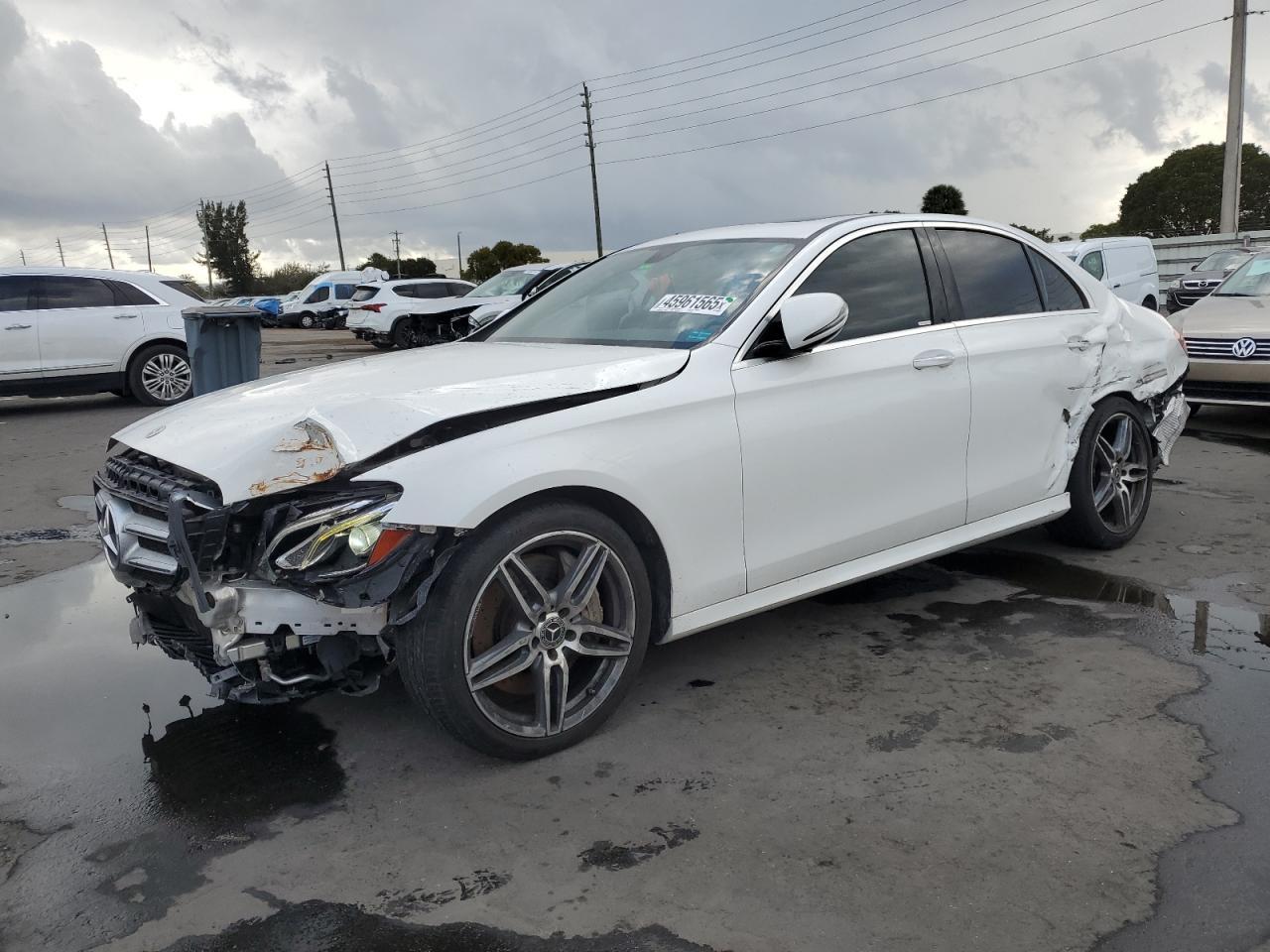 2017 Mercedes-Benz E 300 - zdjęcie główne