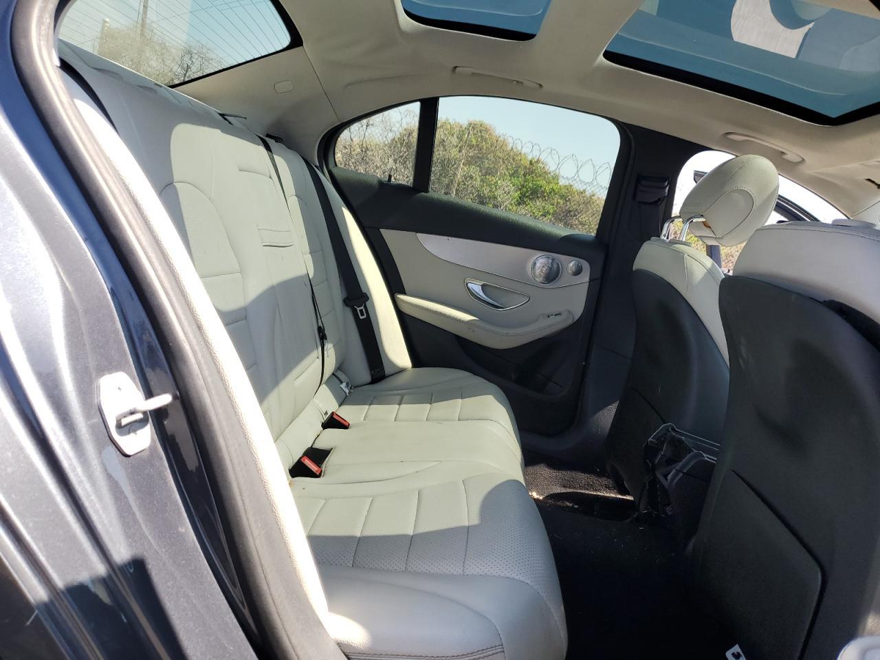 2016 Mercedes-Benz C 300 4Matic - zdjęcie 10
