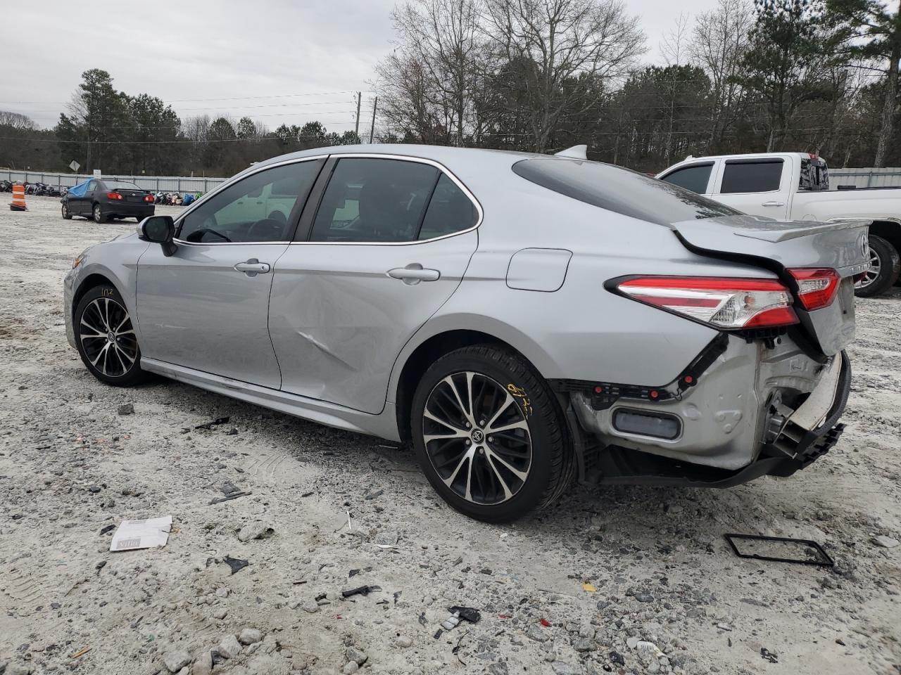 2020 Toyota Camry Se - zdjęcie 2