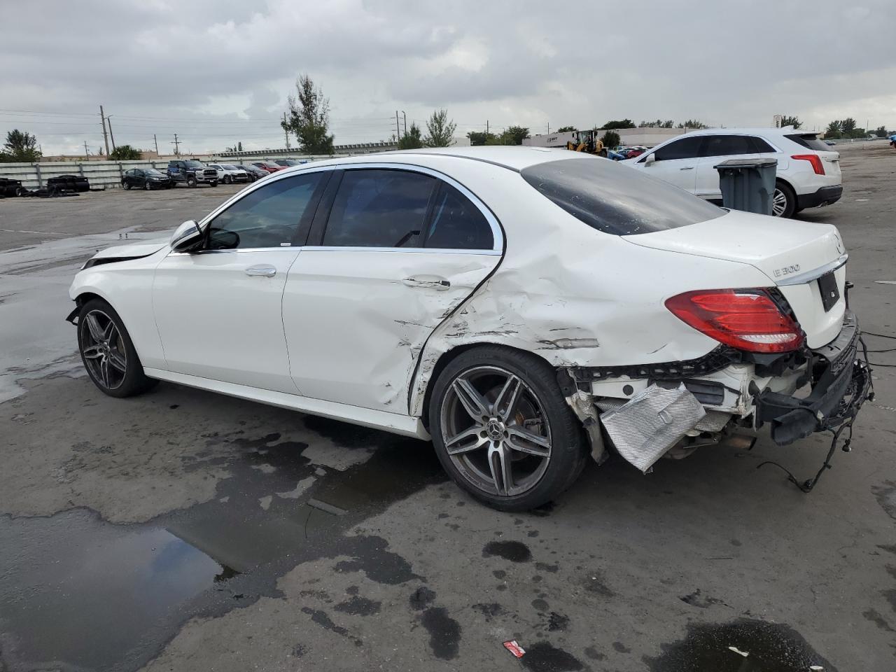 2017 Mercedes-Benz E 300 - zdjęcie 2