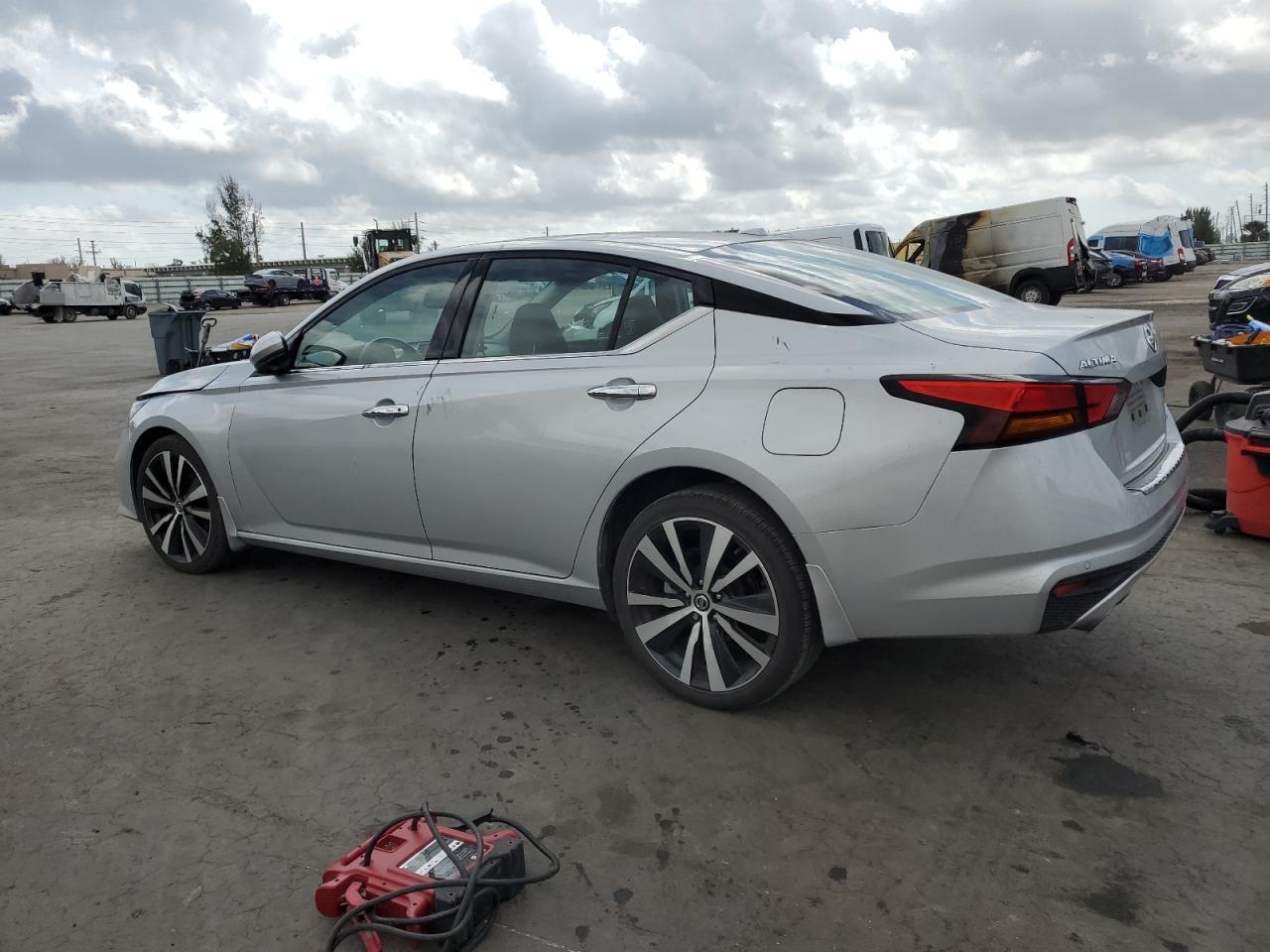 2022 Nissan Altima Platinum - zdjęcie 2