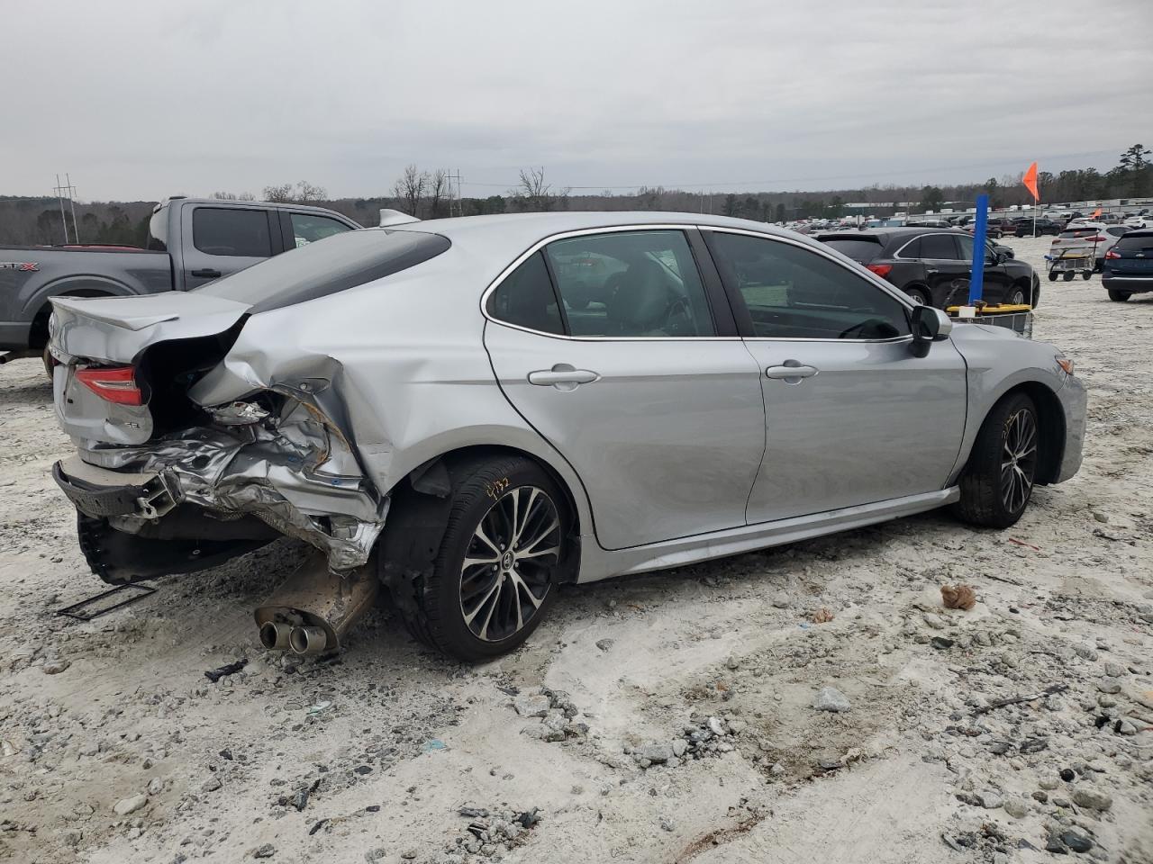 2020 Toyota Camry Se - zdjęcie 3