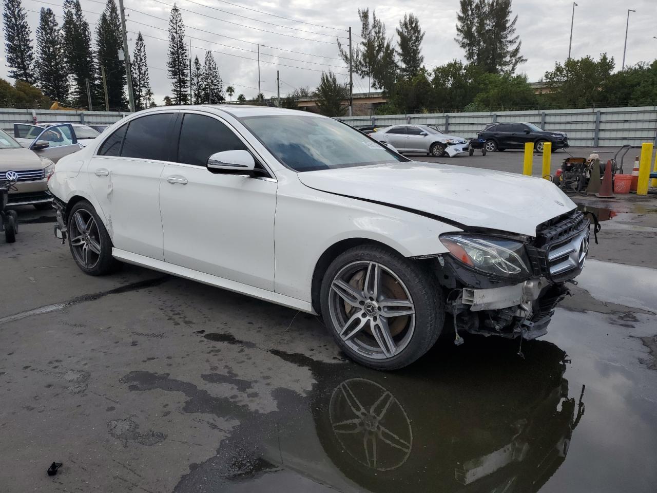 2017 Mercedes-Benz E 300 - zdjęcie 4
