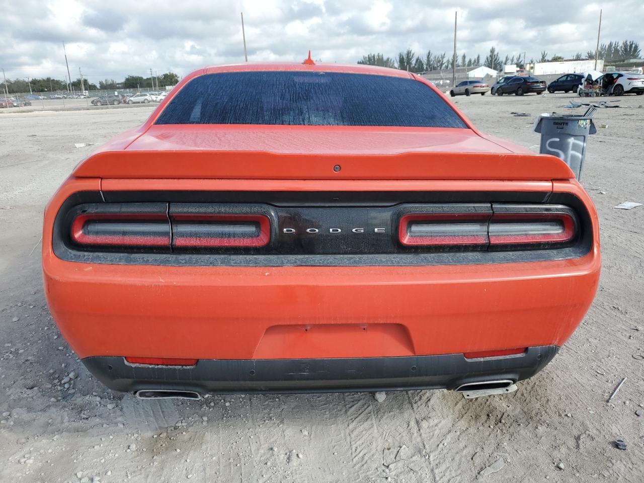 2016 Dodge Challenger Sxt - zdjęcie 6
