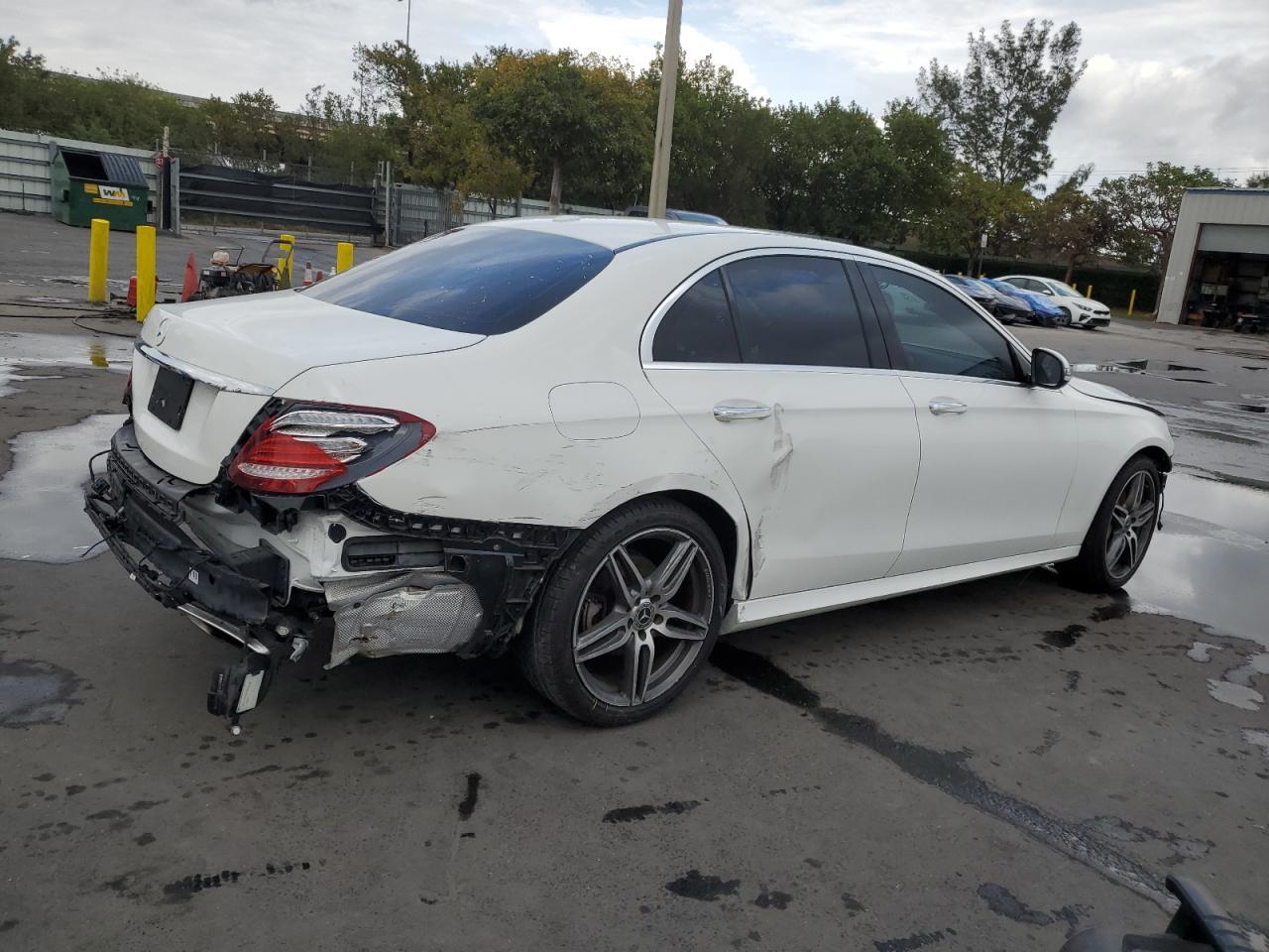 2017 Mercedes-Benz E 300 - zdjęcie 3