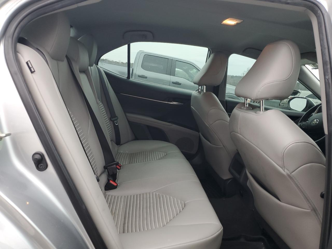 2020 Toyota Camry Se - zdjęcie 11