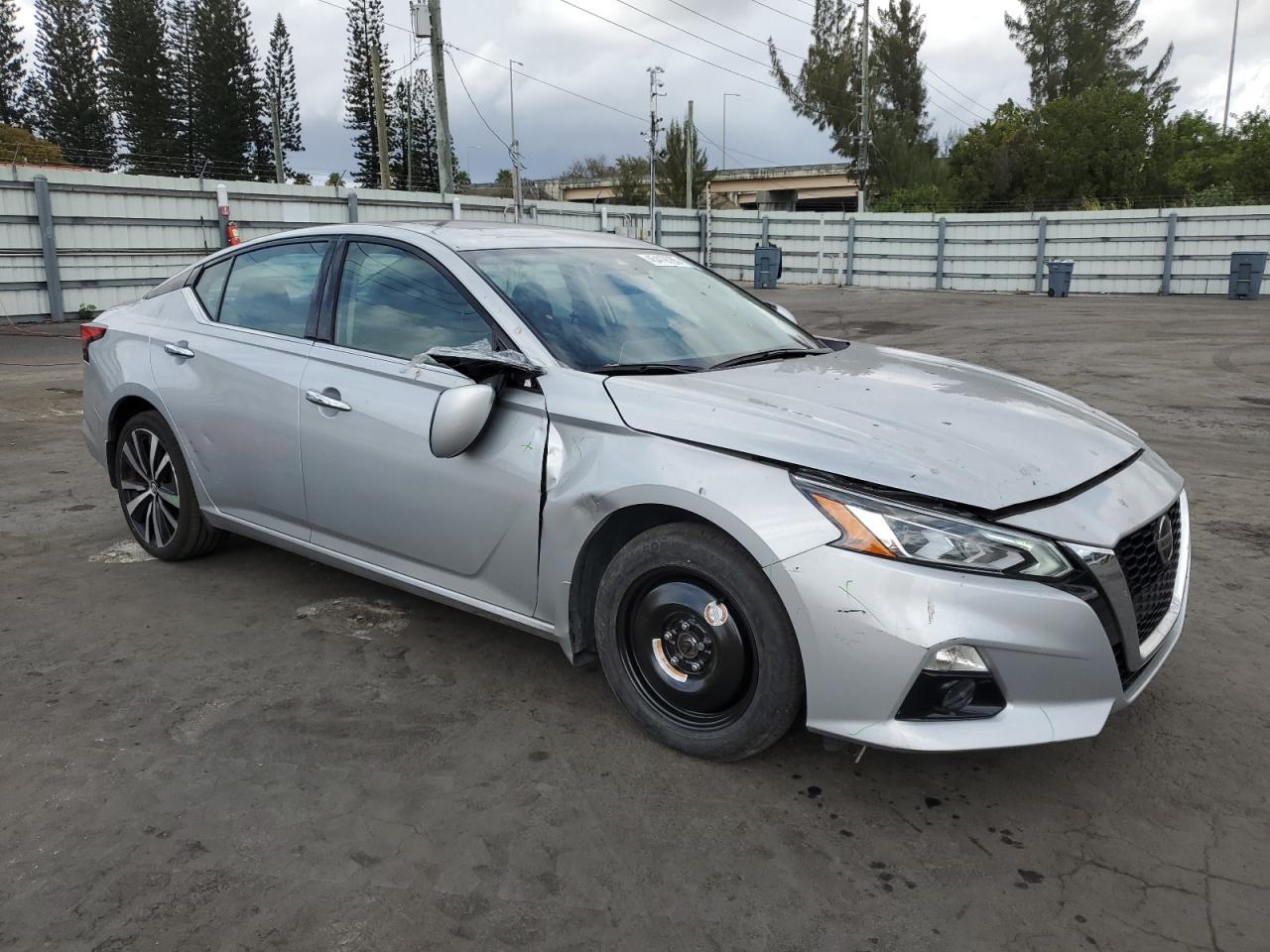 2022 Nissan Altima Platinum - zdjęcie 4