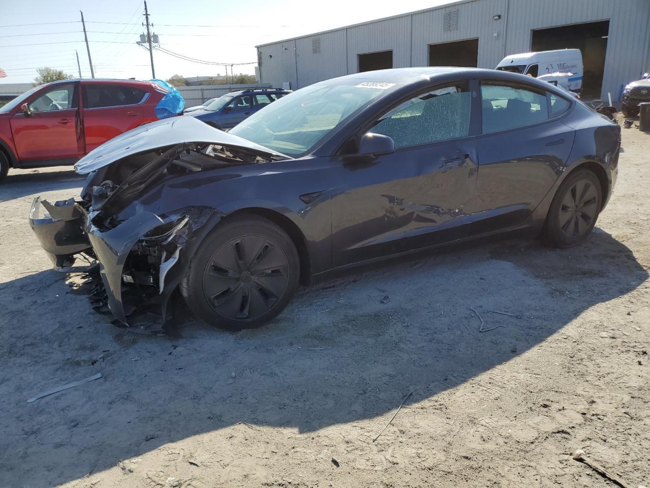 2024 Tesla Model 3 - zdjęcie główne