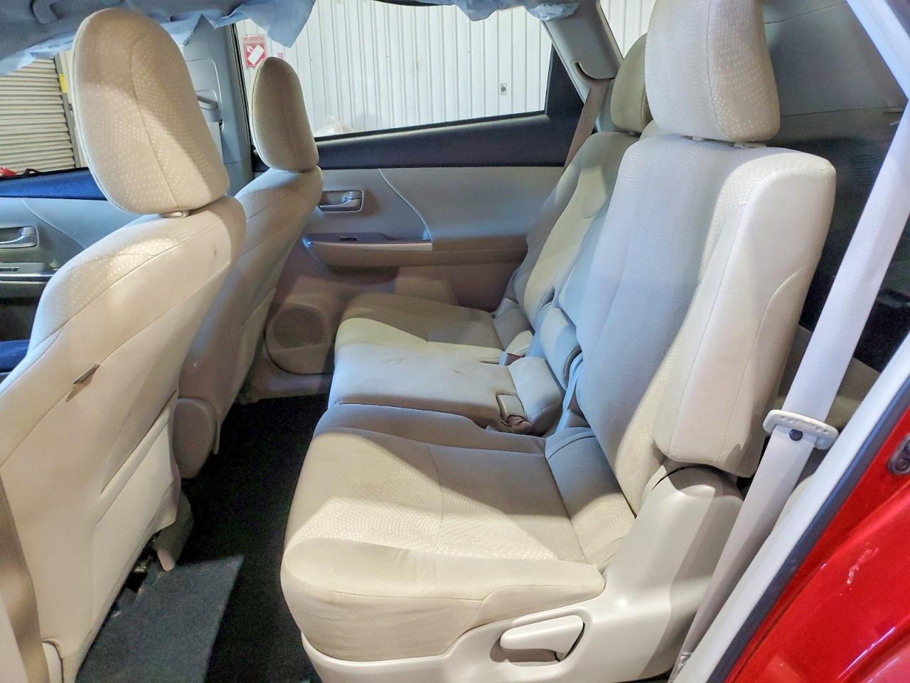 2014 Toyota Prius V Two - zdjęcie 10