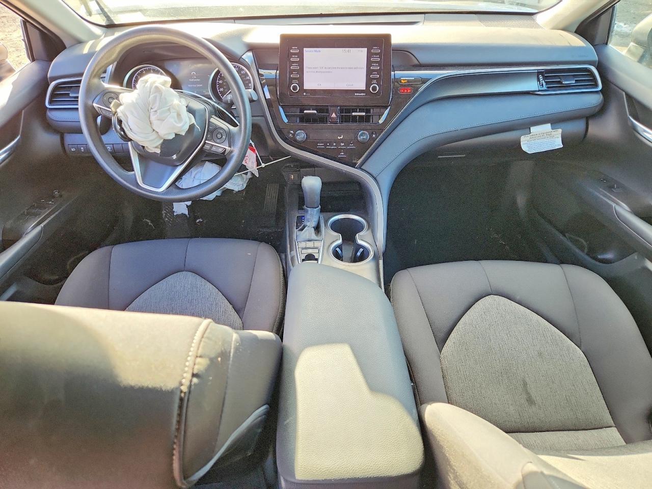 2022 Toyota Camry Le - zdjęcie 8