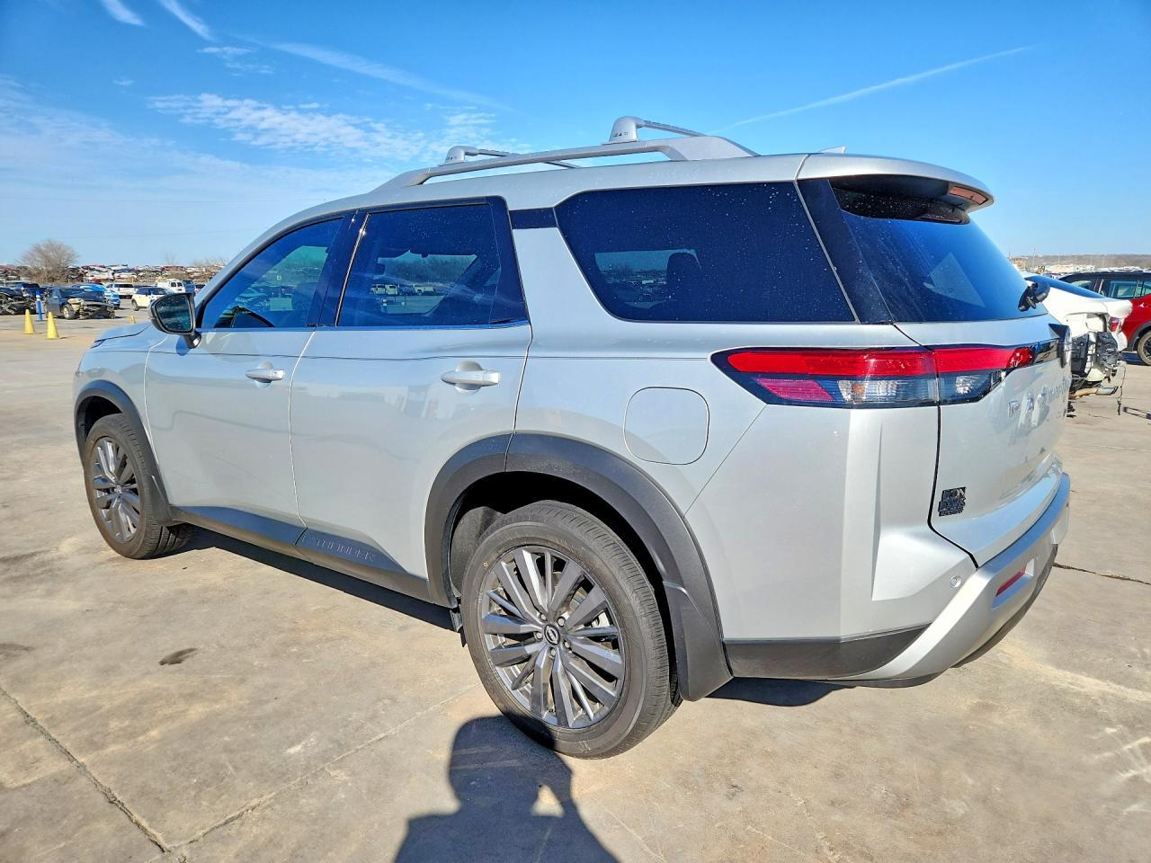 2024 Nissan Pathfinder Sl - zdjęcie 2