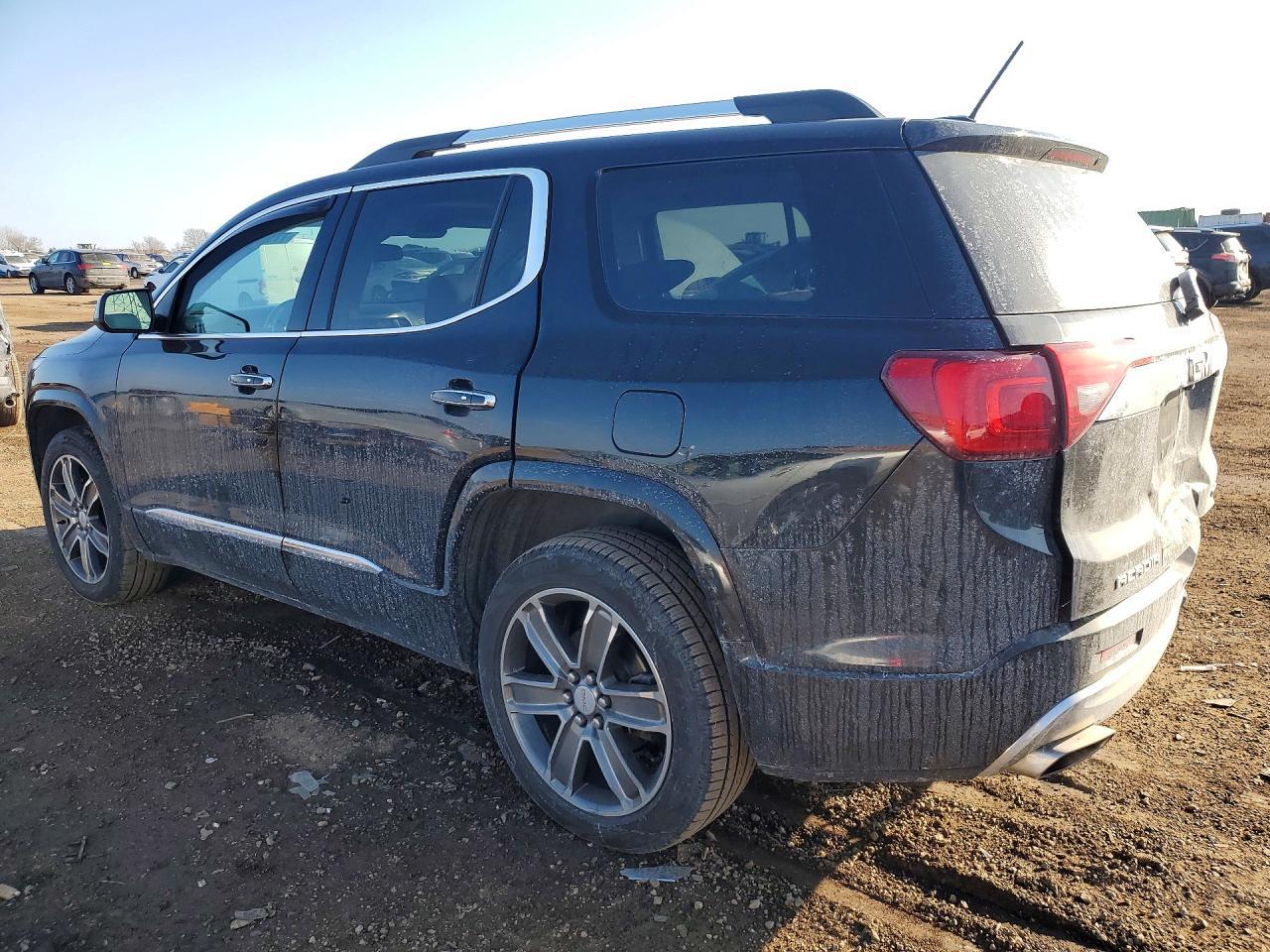 2017 GMC Acadia Denali - zdjęcie 2