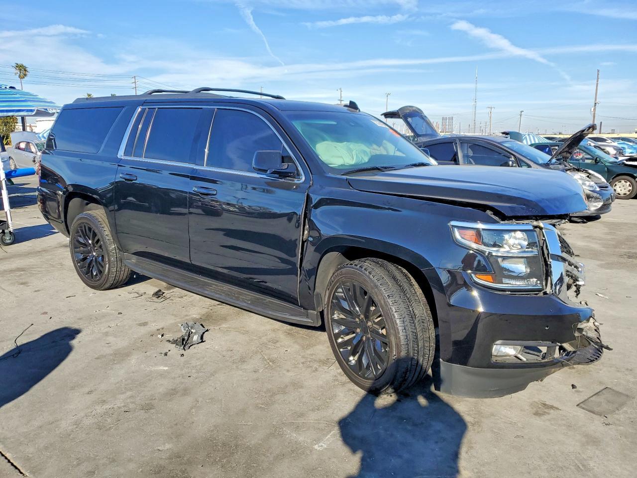 2019 Chevrolet Suburban C1500 Lt - zdjęcie 4