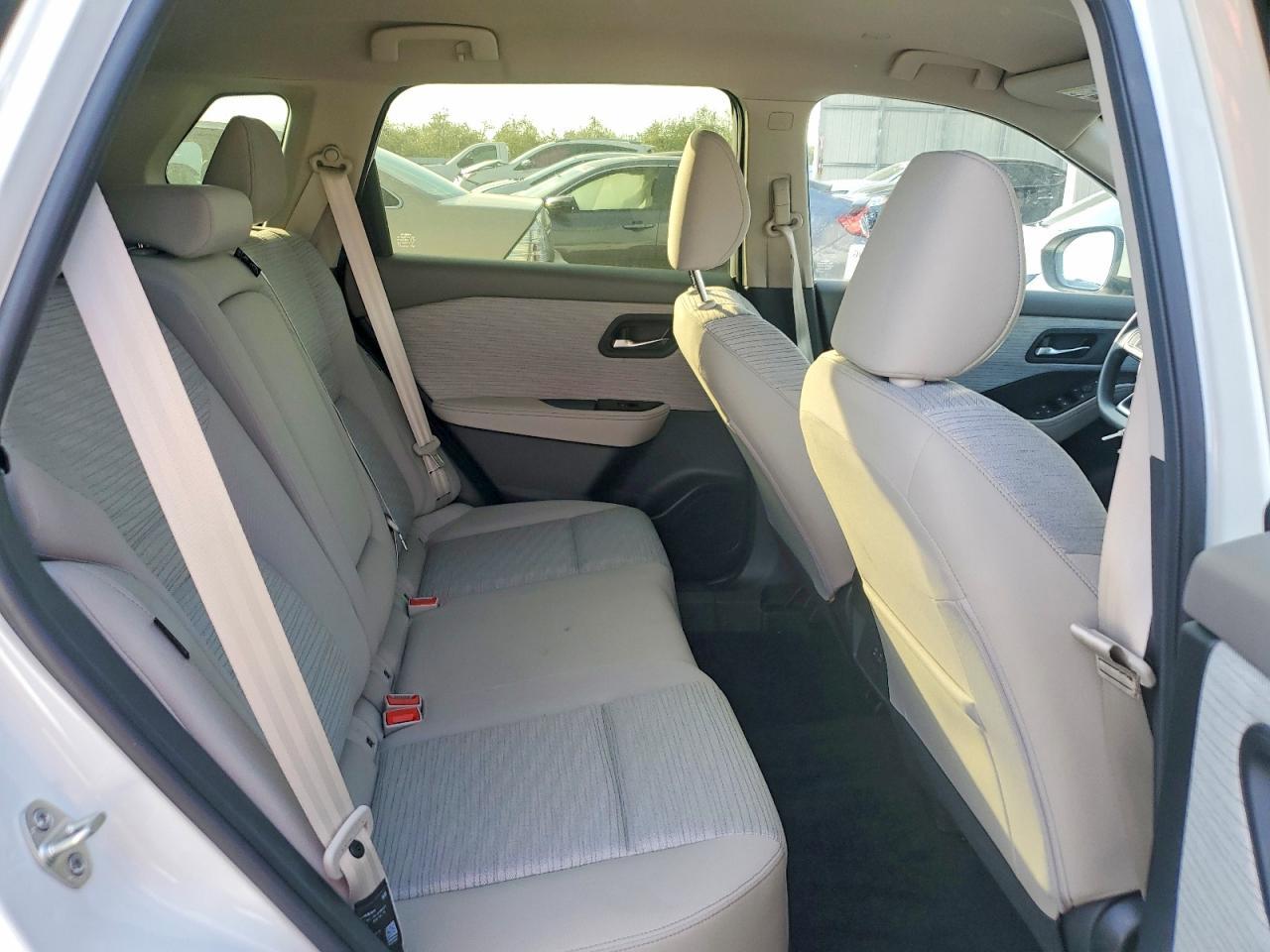 2023 Nissan Rogue Sv - zdjęcie 11