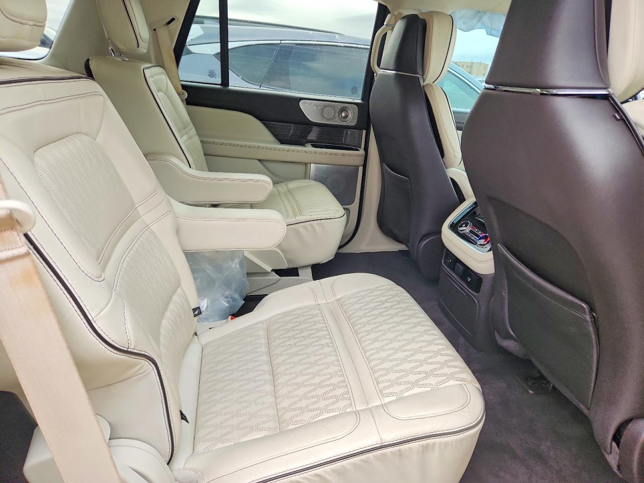 2021 Lincoln Navigator Black Label - zdjęcie 11