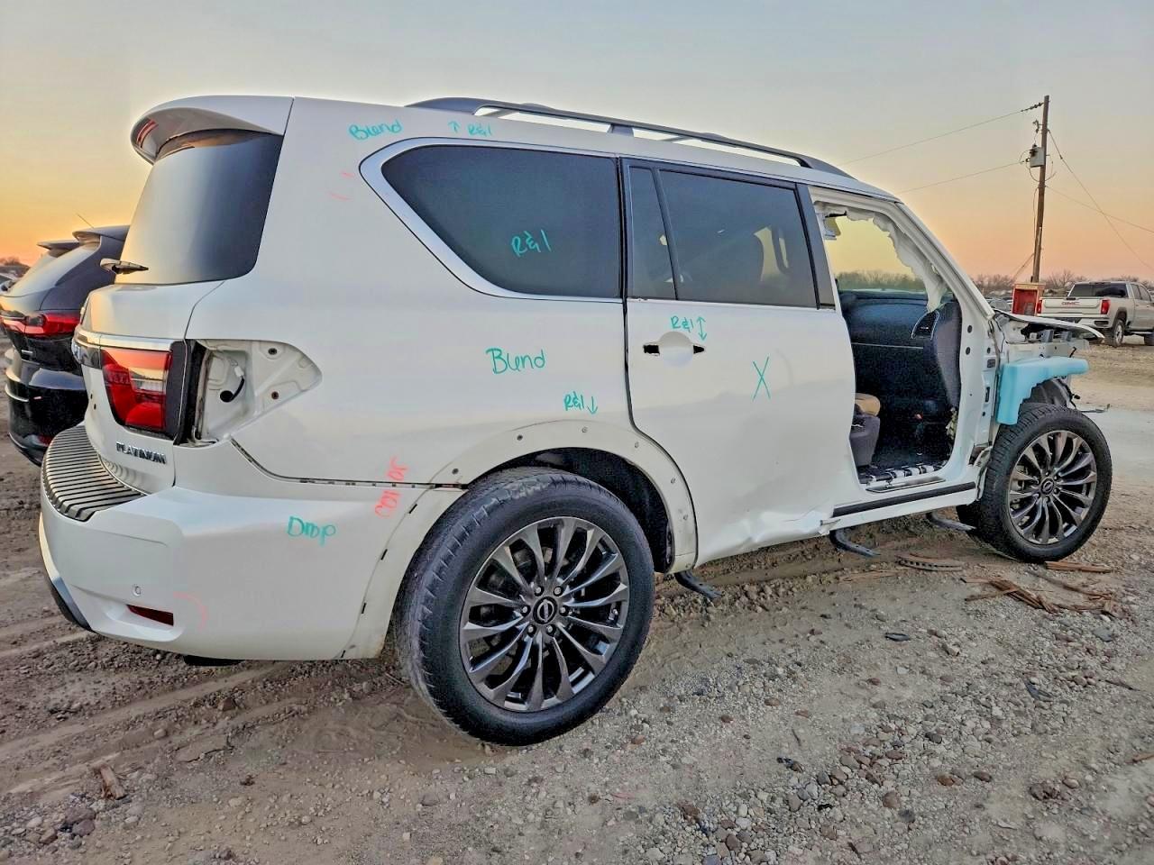 2021 Nissan Armada Platinum - zdjęcie 3