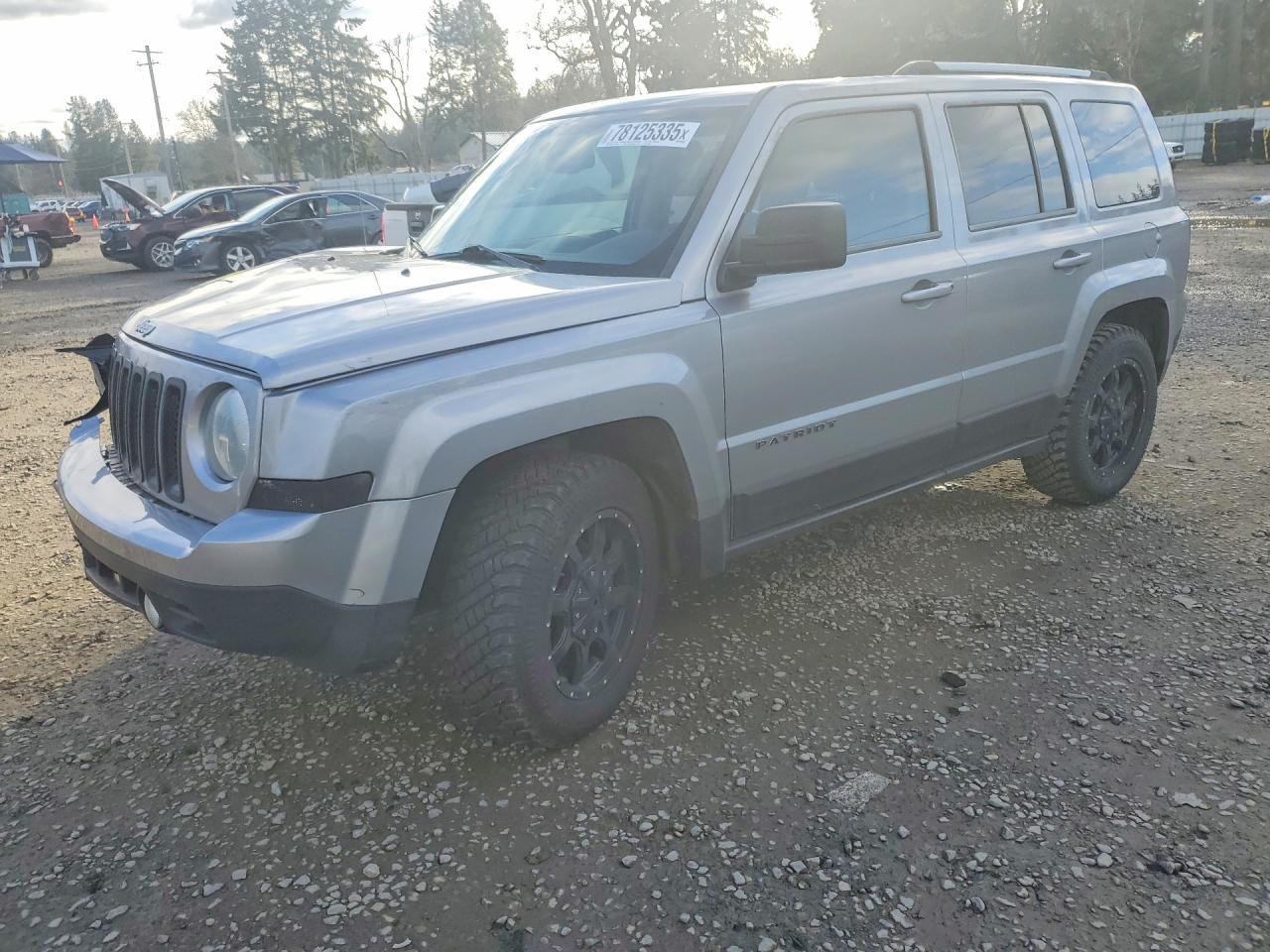 2016 Jeep Patriot Latitude - zdjęcie główne