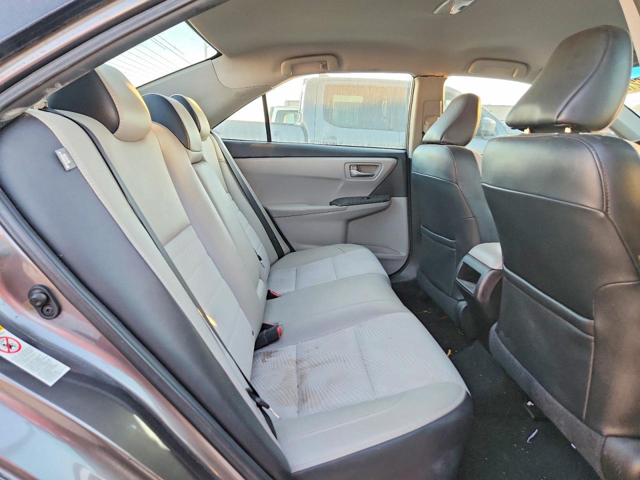 2016 Toyota Camry Se - zdjęcie 10