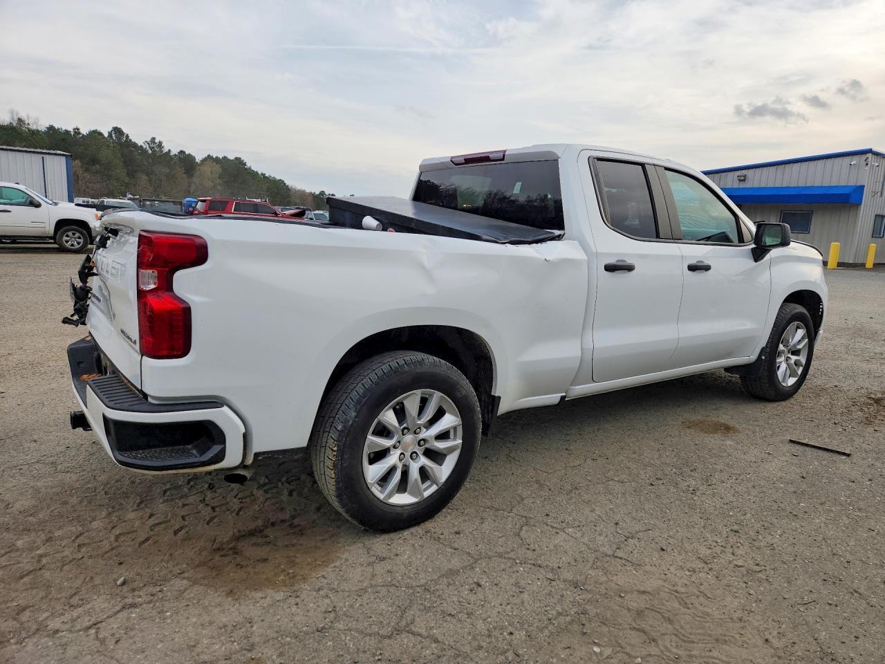 2024 Chevrolet Silverado C1500 Custom - zdjęcie 3
