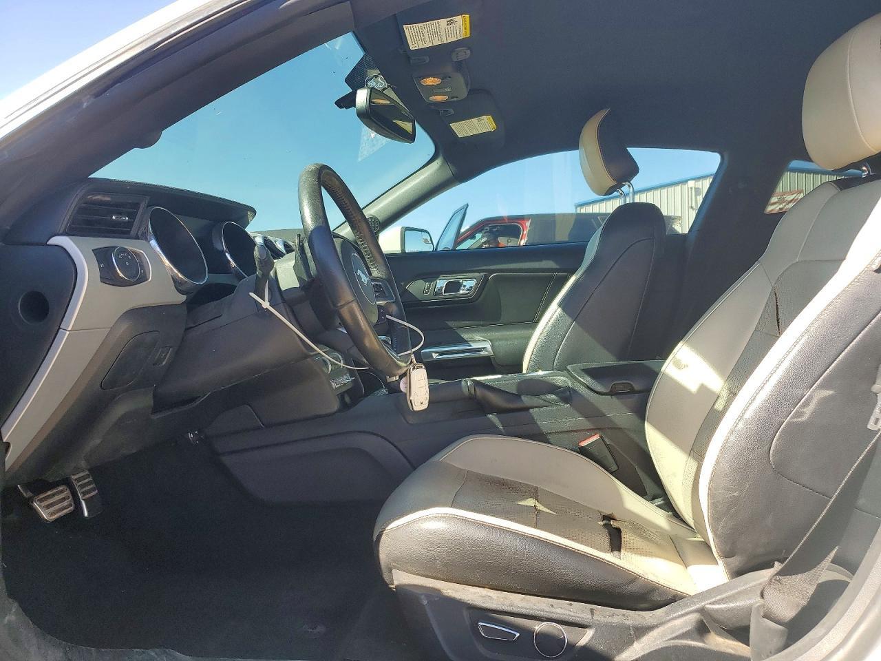 2016 Ford Mustang - zdjęcie 7