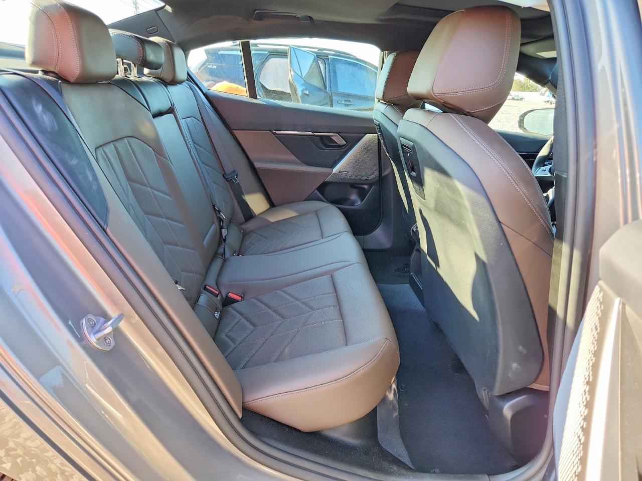 2025 BMW 530 I - zdjęcie 10